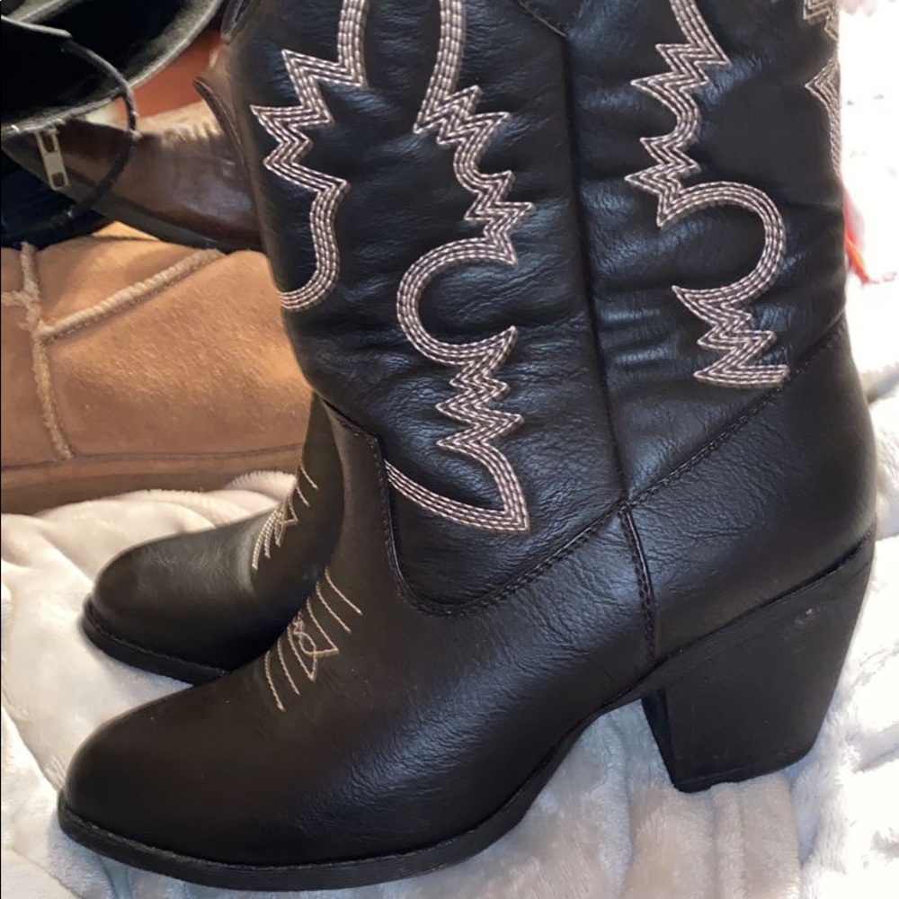 boots - Picture 3 of 4